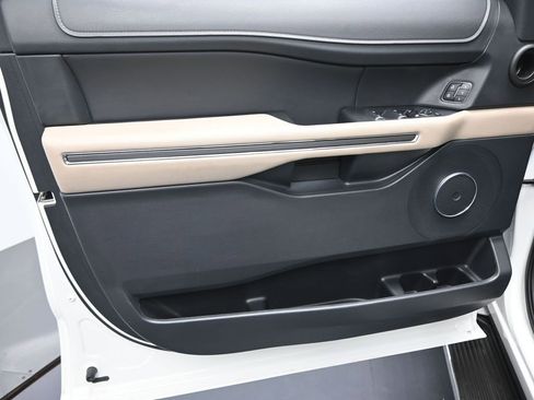 Used 2022 Ford Expedition XLT image 23