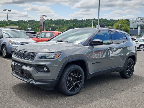 Used 2023 Jeep Compass Latitude w/ Sun and Sound Group AWD/4WD image 3