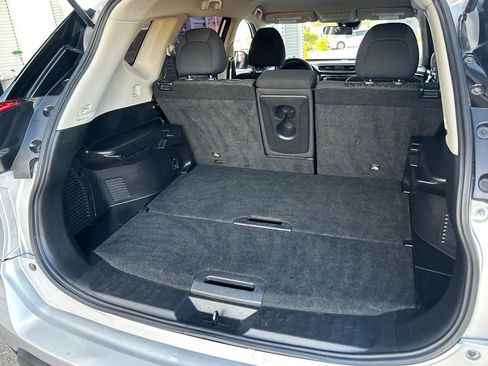 Used 2020 Nissan Rogue S FWD image 28