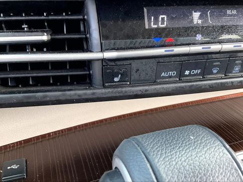 Used 2022 Toyota Sienna XLE image 31