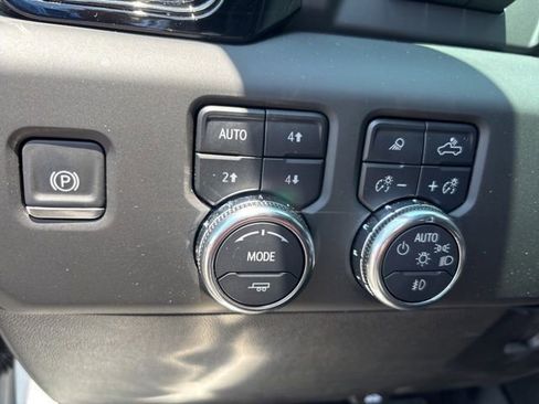 Used 2025 GMC Sierra 2500 AT4X w/ AT4X AEV Edition AWD/4WD image 10