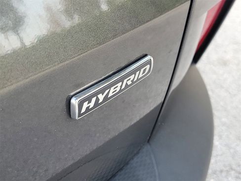 Used 2020 Ford Escape Titanium image 8