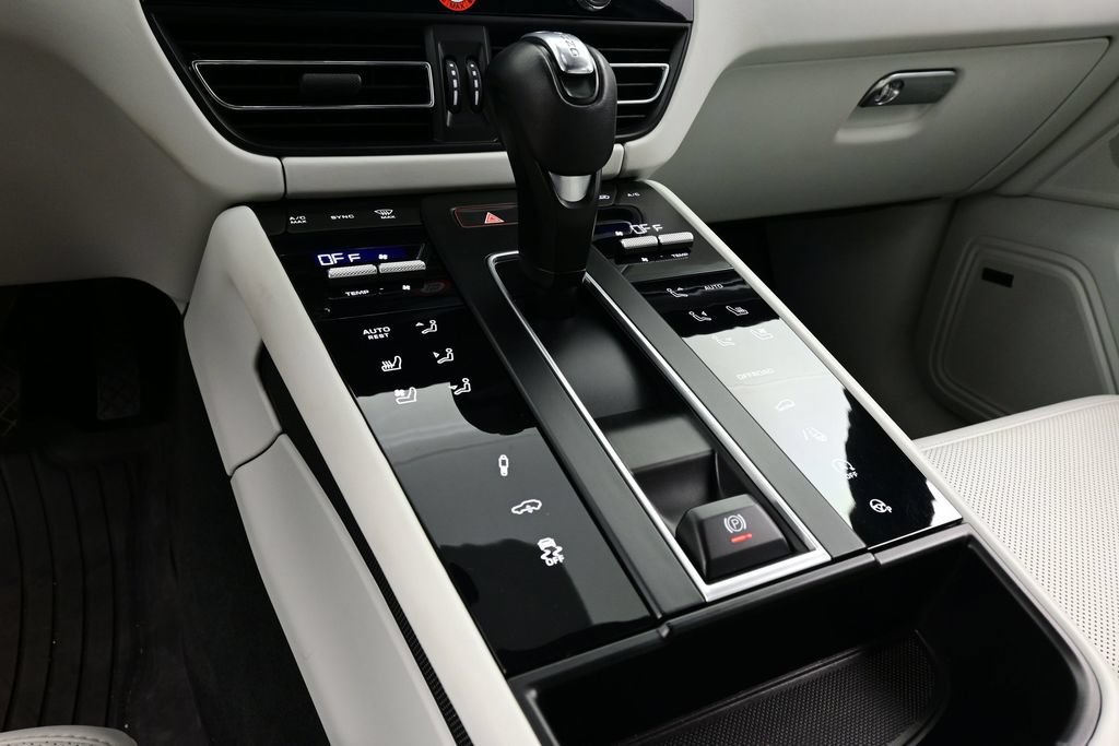 Certified 2023 Porsche Macan S AWD/4WD image 11