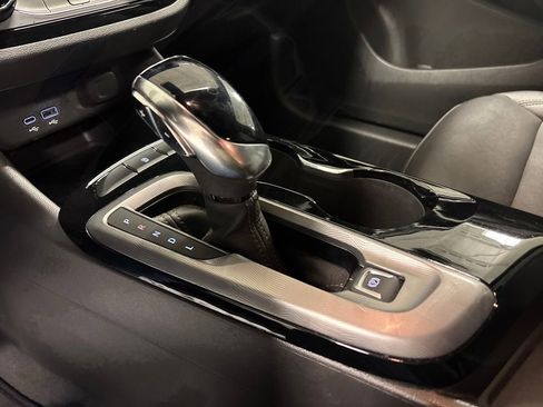 Used 2025 Buick Envista Sport Touring image 37