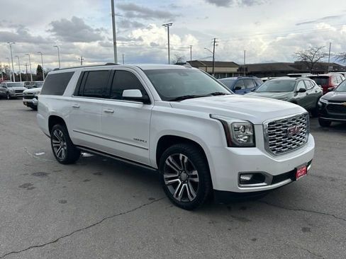 Used 2020 GMC Yukon XL Denali w/ Denali Premium Package image 8