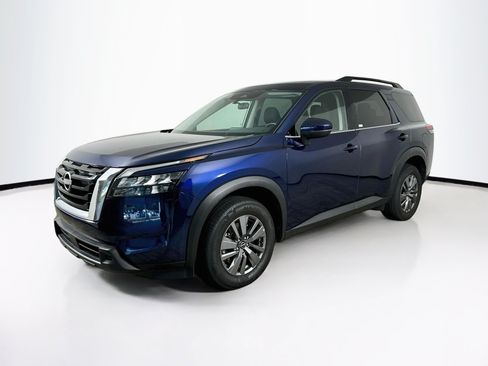 Used 2025 Nissan Pathfinder SV AWD/4WD image 3