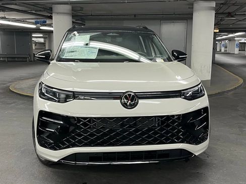 New 2026 Volkswagen Tiguan SE R-Line FWD image 33