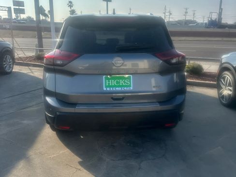 Used 2024 Nissan Rogue SV w/ SV Premium Package image 6