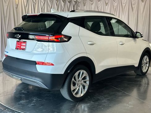 Used 2023 Chevrolet Bolt EUV LT image 3