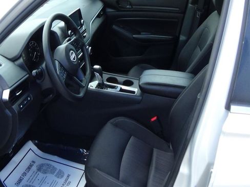 Used 2024 Nissan Altima 2.5 SV image 13