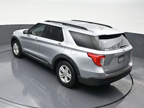 Used 2020 Ford Explorer XLT image 19