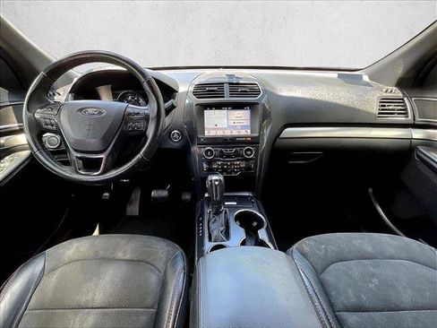 Used 2018 Ford Explorer XLT w/ Equipment Group 202A FWD image 15
