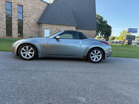 Used 2004 Nissan 350Z Touring RWD image 10