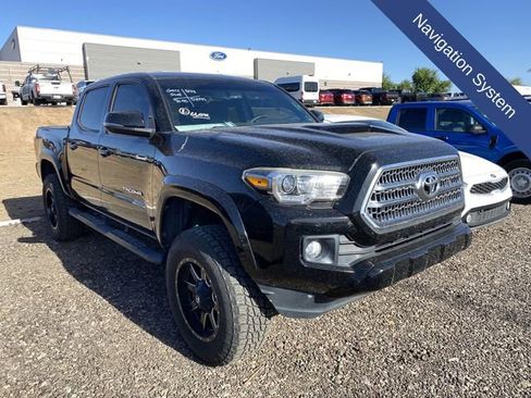 Used 2017 Toyota Tacoma TRD Sport w/ Tow Package (A/T) AWD/4WD image 5