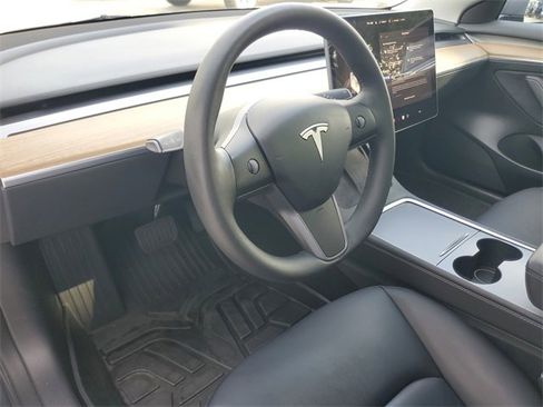 Used 2023 Tesla Model 3 Standard Range image 17