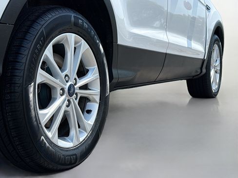 Used 2019 Ford Escape SE AWD/4WD image 16