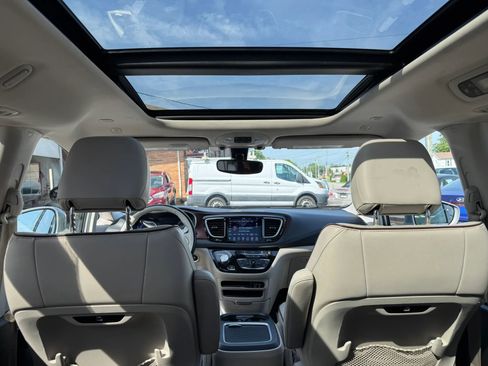 Used 2020 Chrysler Pacifica Limited FWD image 51