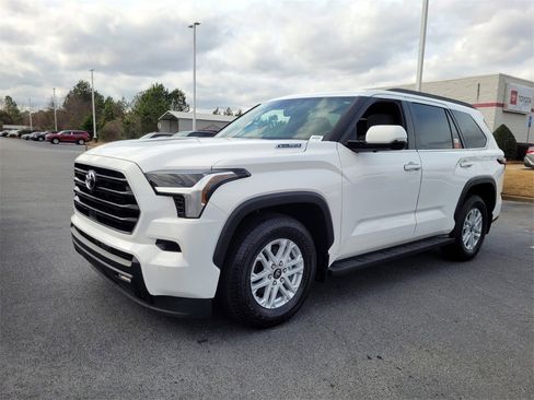 Certified 2025 Toyota Sequoia SR5 image 3