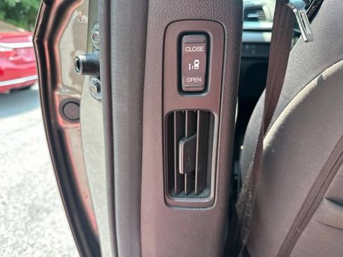 Used 2018 Honda Odyssey EX image 10