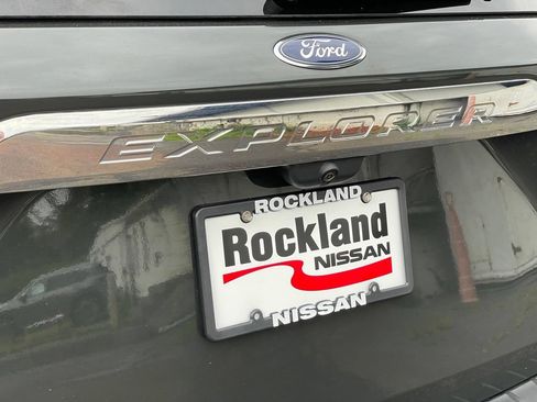 Used 2023 Ford Explorer XLT AWD/4WD image 39