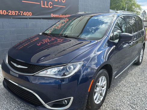 Used 2020 Chrysler Pacifica Touring-L FWD image 10