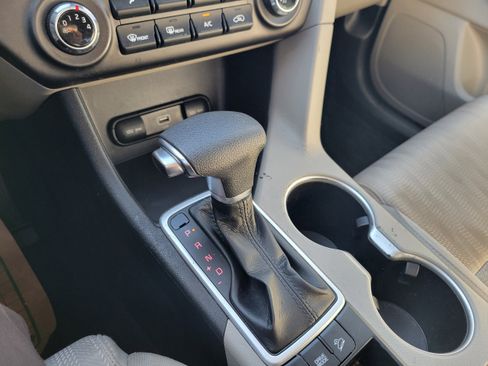 Used 2022 Kia Sportage LX image 18