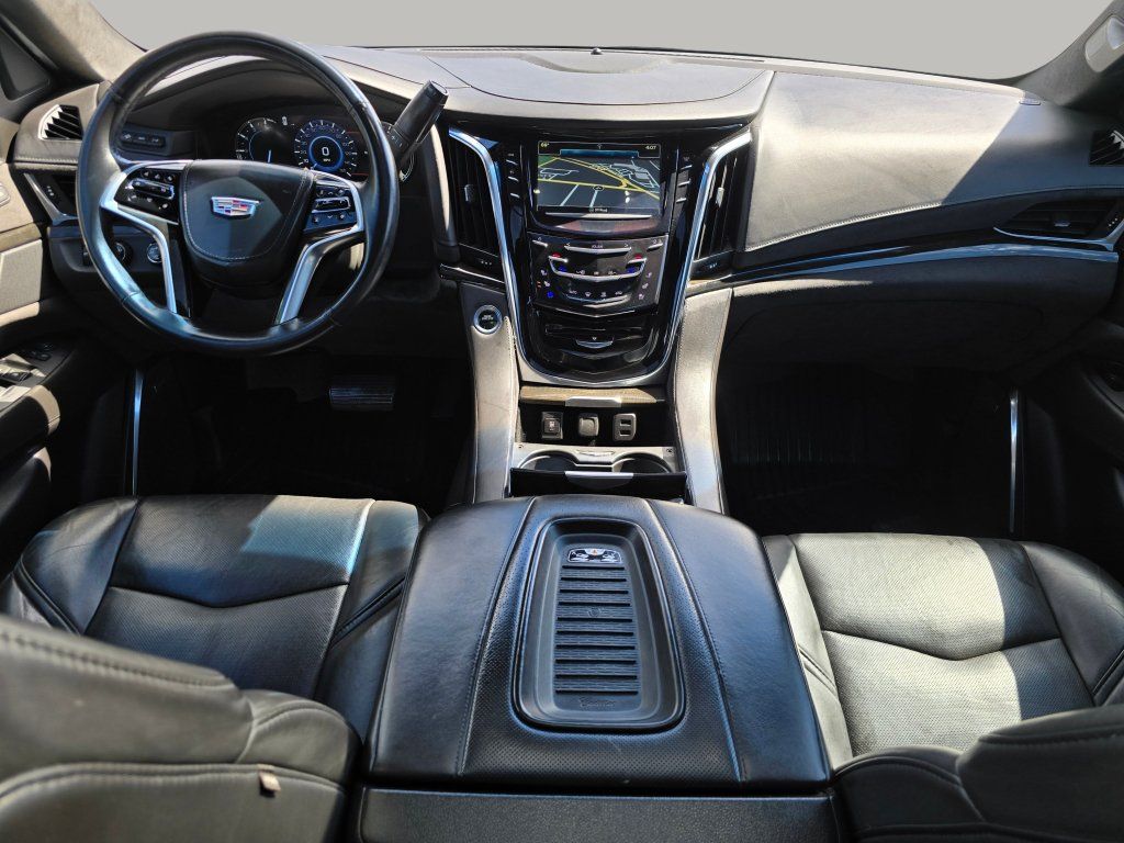 Used 2018 Cadillac Escalade ESV Platinum AWD/4WD image 2