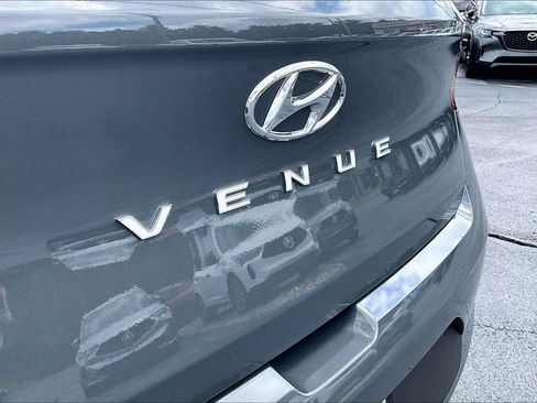 Used 2025 Hyundai Venue Limited FWD image 8