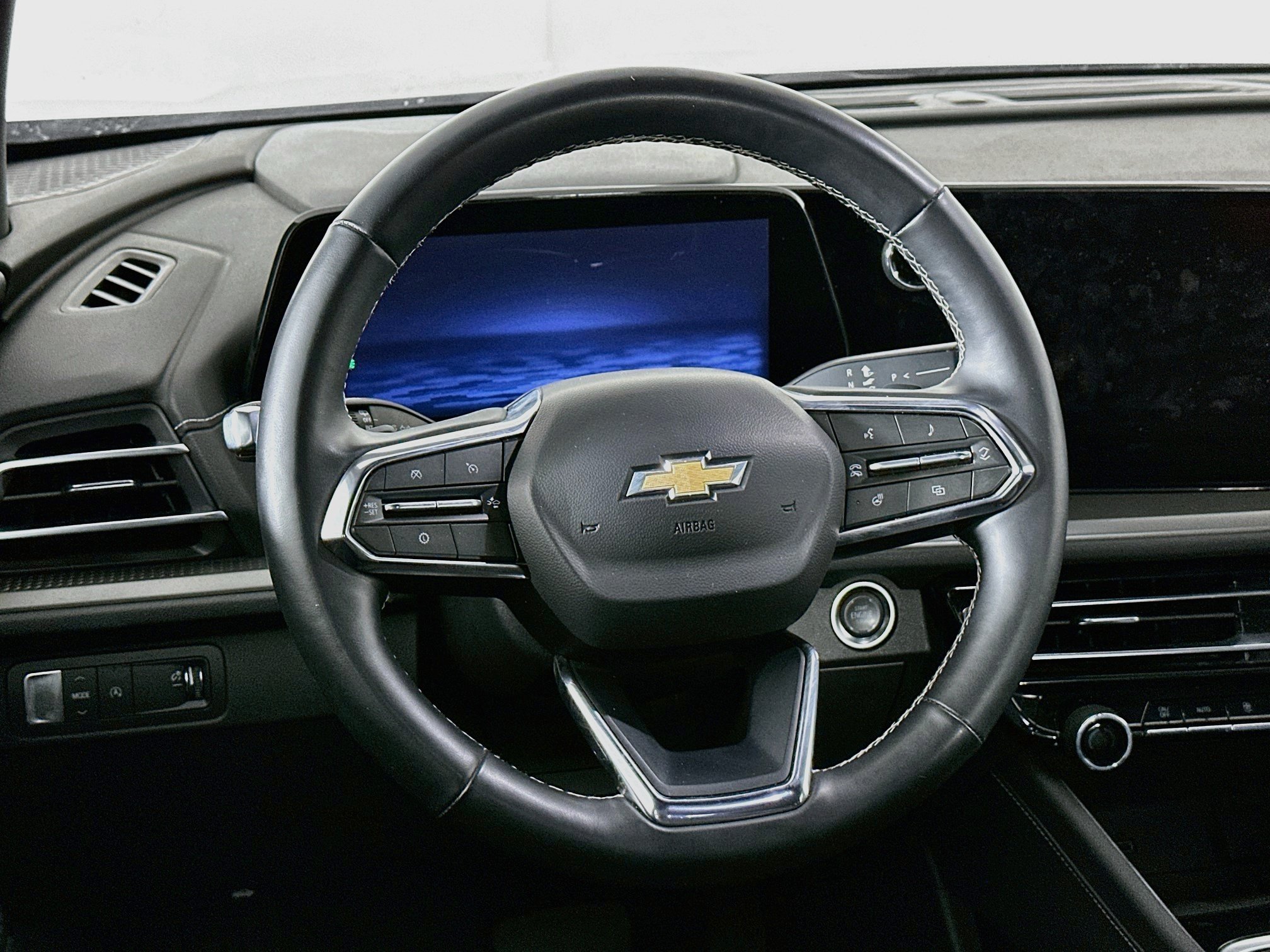 Used 2025 Chevrolet Traverse LT FWD image 18