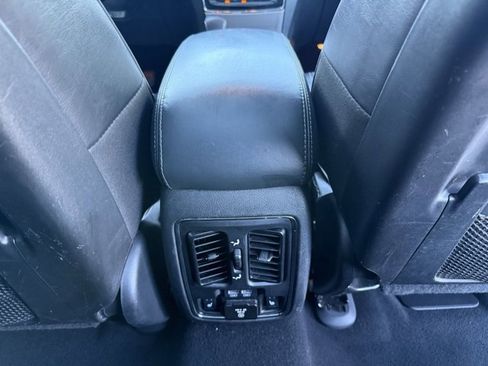 Used 2020 Jeep Grand Cherokee Overland image 32