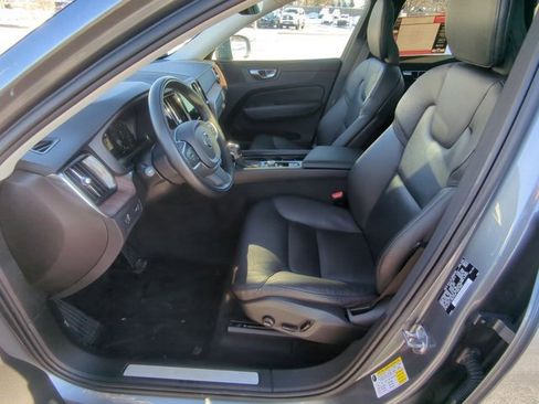 Used 2021 Volvo XC60 T5 Momentum w/ Protection Package image 8