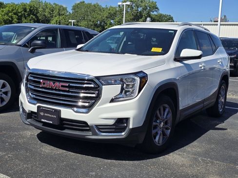 Used 2023 GMC Terrain SLT AWD/4WD image 3