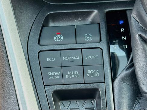 Used 2025 Toyota RAV4 LE AWD/4WD image 24