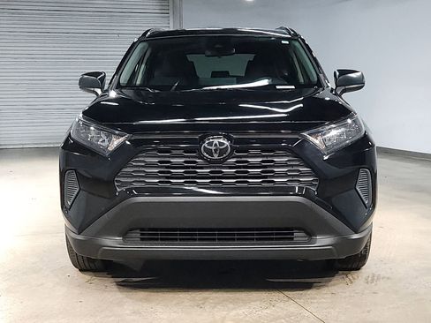 Used 2019 Toyota RAV4 LE image 2