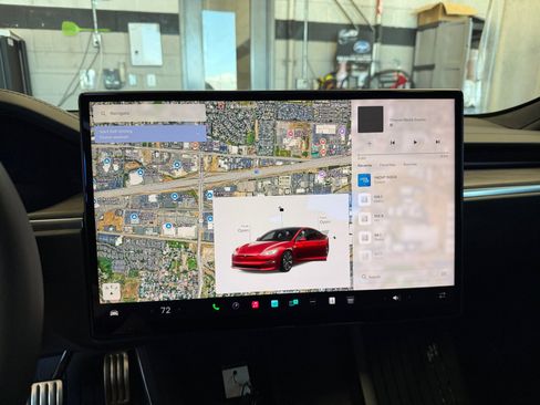 Used 2025 Tesla Model S image 12