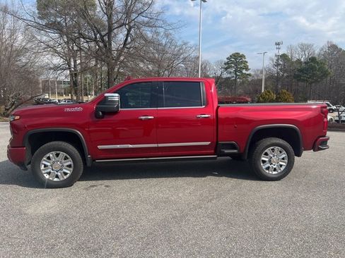 Used 2024 Chevrolet Silverado 2500 High Country w/ Technology Package image 2