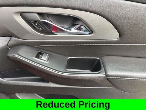 Used 2023 Chevrolet Traverse LT image 42