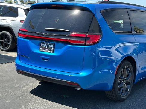 New 2026 Chrysler Pacifica Select w/ S Appearance Package FWD image 7