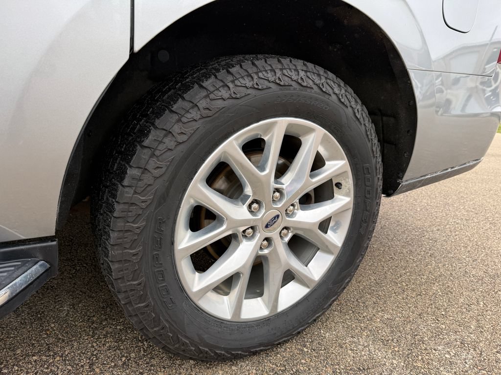 Used 2020 Ford Expedition Max XLT w/ Equipment Group 202A AWD/4WD image 9