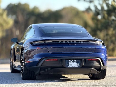 Used 2022 Porsche Taycan image 4