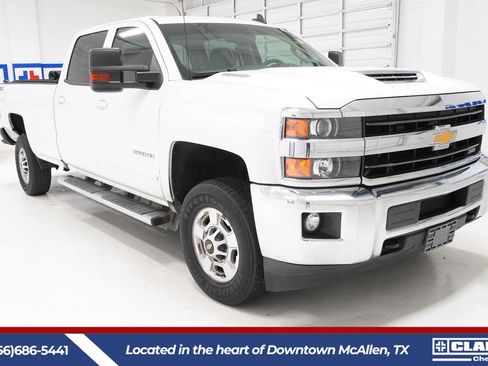 Used 2018 Chevrolet Silverado 2500 LT w/ LT Convenience Package AWD/4WD image 3