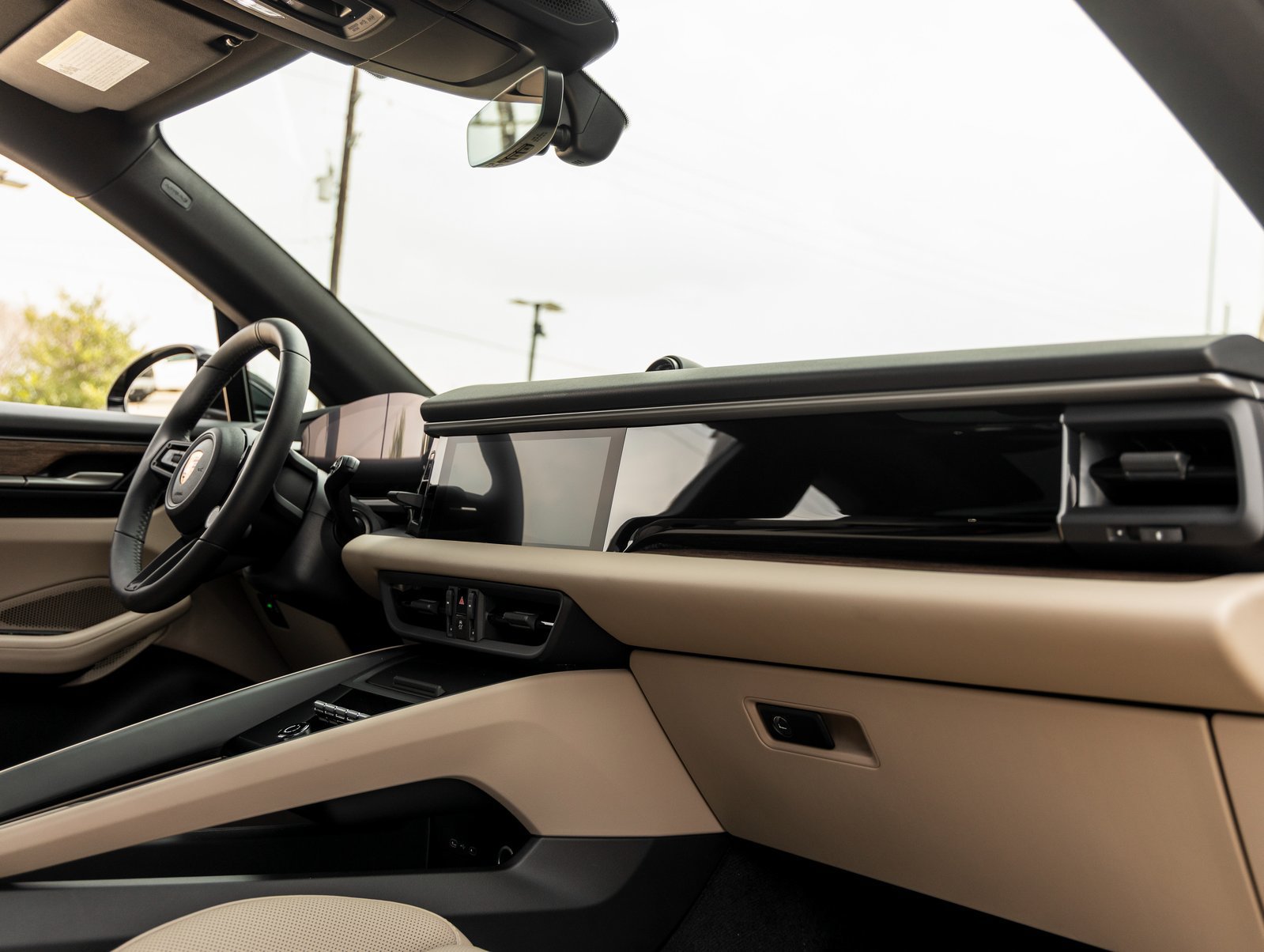 Certified 2025 Porsche Macan 4S Electric AWD/4WD image 47