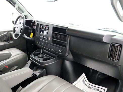 Used 2022 GMC Savana 2500 Extended RWD image 15