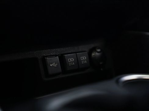 Used 2020 Toyota Highlander XLE image 30