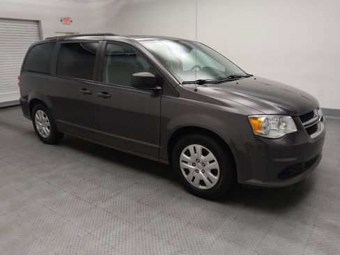 Used 2019 Dodge Grand Caravan SE w/ UConnect Hands-Free Group FWD image 11