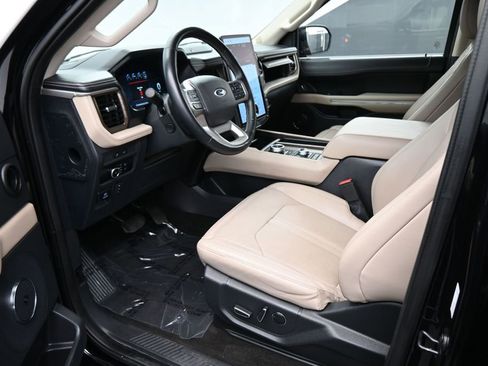 Used 2023 Ford Expedition Limited AWD/4WD image 2