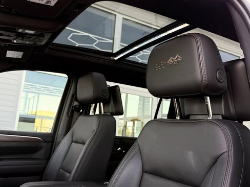Used 2021 Chevrolet Suburban High Country AWD/4WD image 27