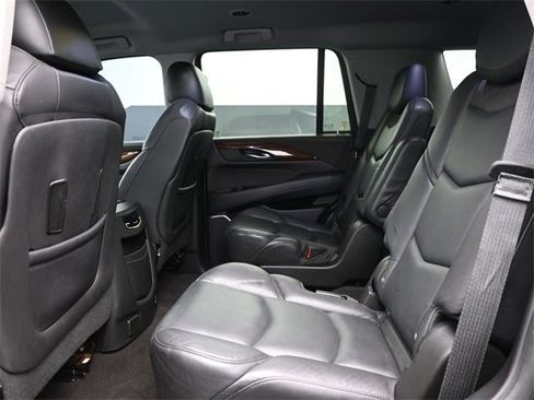 Used 2020 Cadillac Escalade 2WD image 16