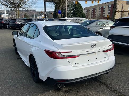 Used 2025 Toyota Camry SE image 8
