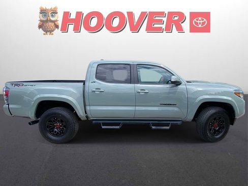 Used 2022 Toyota Tacoma TRD Sport w/ Technology Package RWD image 2